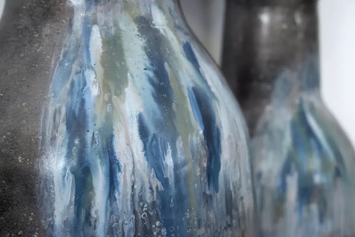 Avi Vase