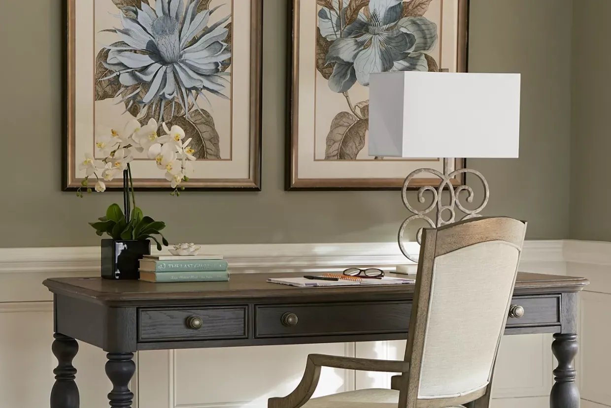 Medallion Table Lamp
